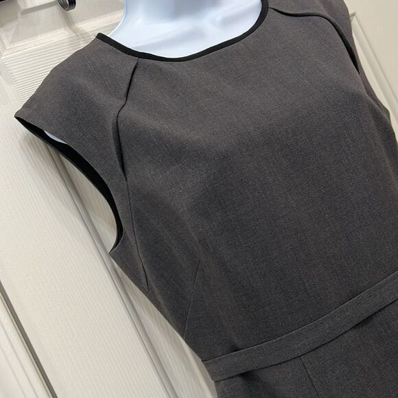 Tahari Gray And Black Sheath Midi Dress Scoop Neck Sleeveless US Size 10 Lined - Picture 3 of 12